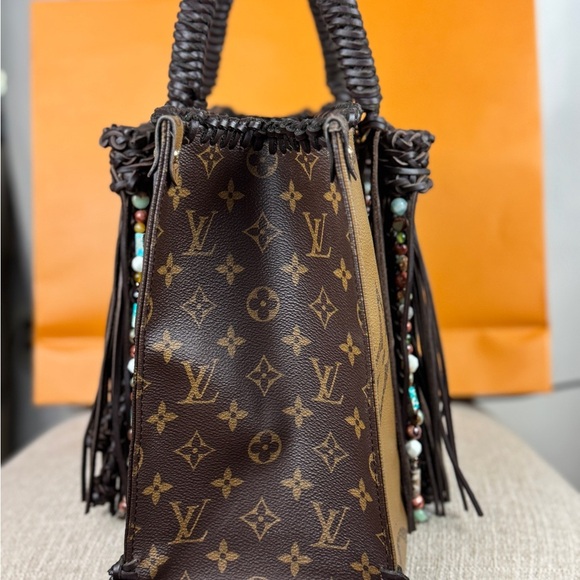 LOUIS VUITTON ON-THE-GO Brown Designer Tote Bag with Tassels UNIQUE - Picture 3 of 15